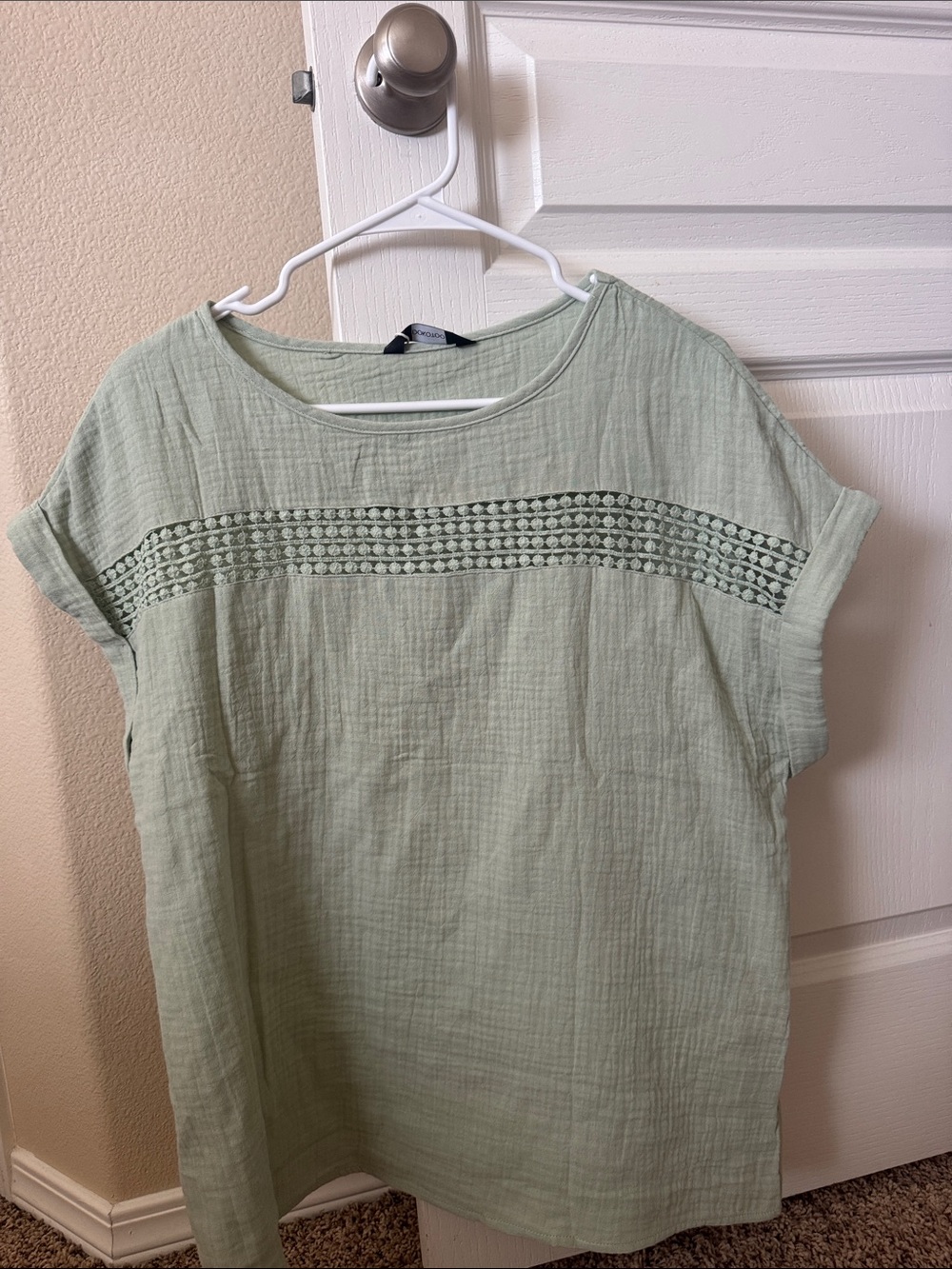Cropped Lace-Trim Short Sleeve Top in Sage Green